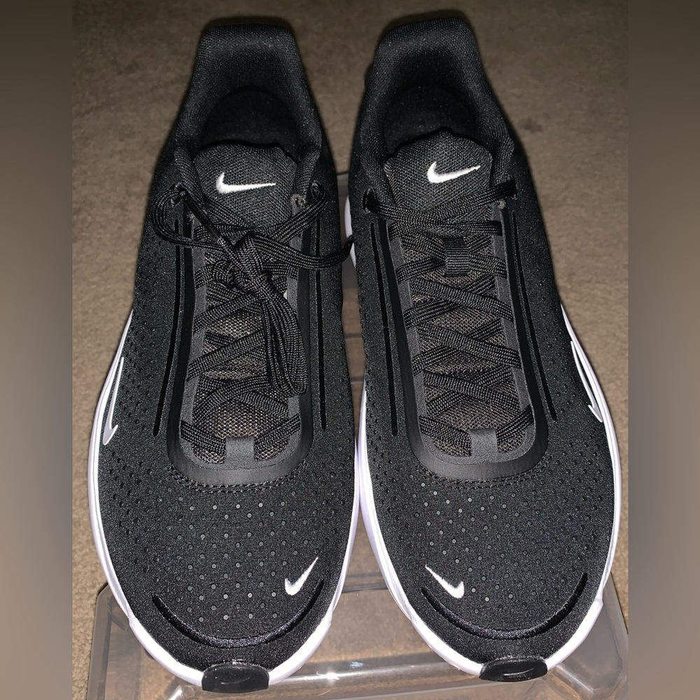 Nike Air Zoom Upturn SC - Men’s Athletic Shoes - Black and White - Size 10
